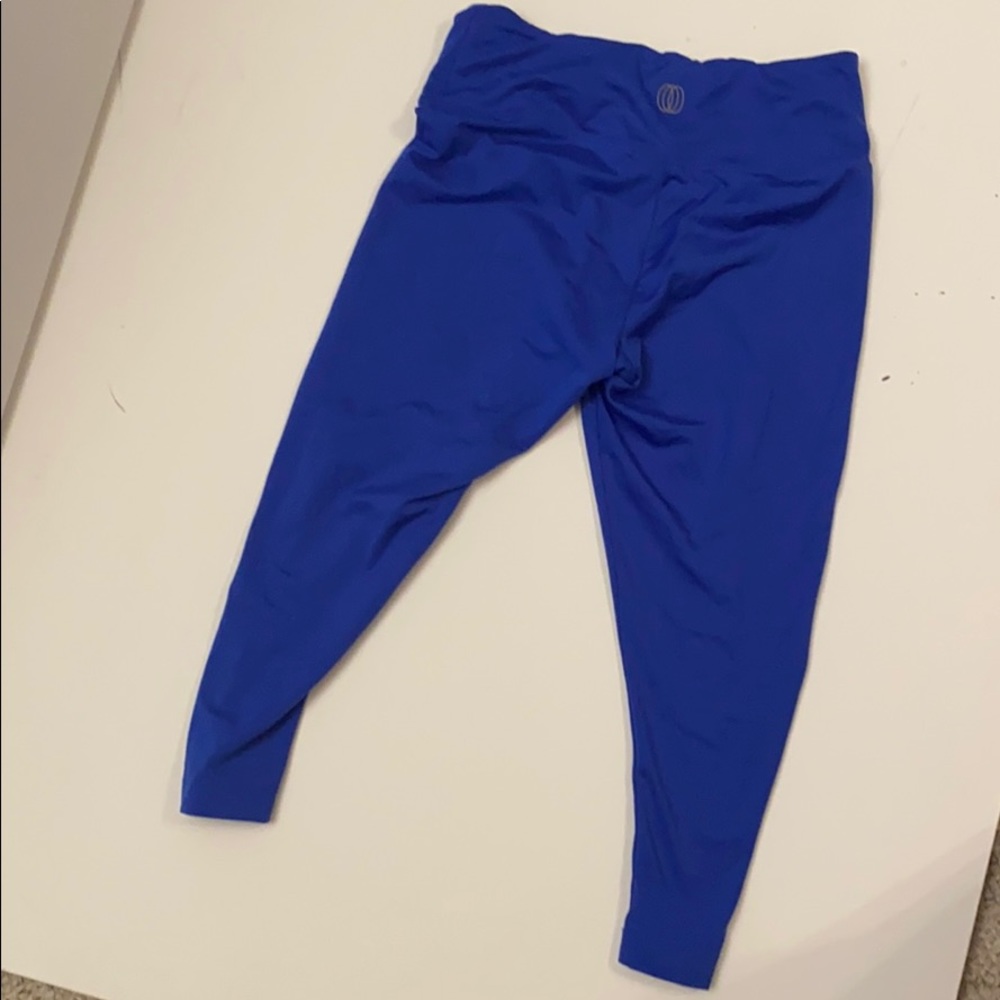Cropped royal blue leggings